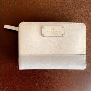 Small Kate Spade wallet 👛